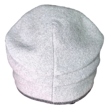 Strickmütze mit farbigen Rand